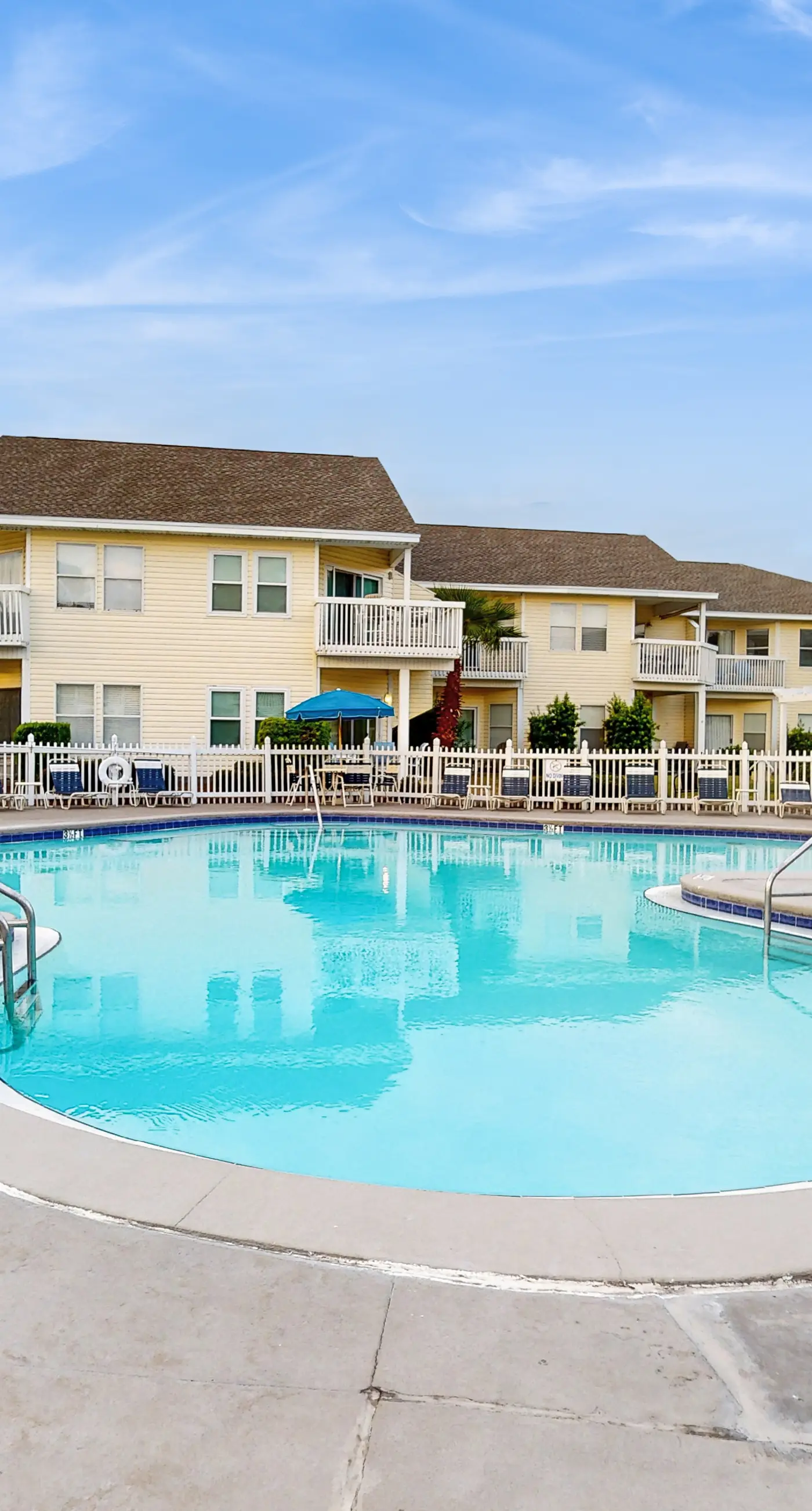 Waterfront villa with multi level home, shared pool & easy beach access