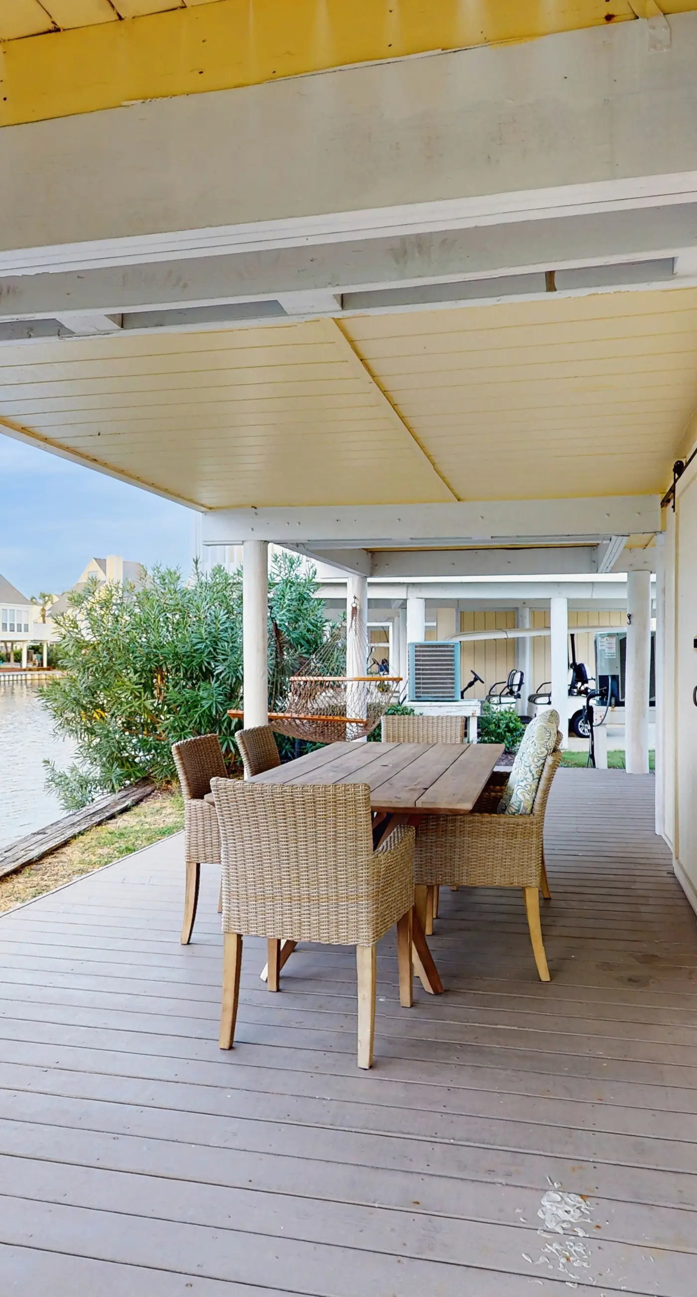 Waterfront villa with multi level home, shared pool & easy beach access