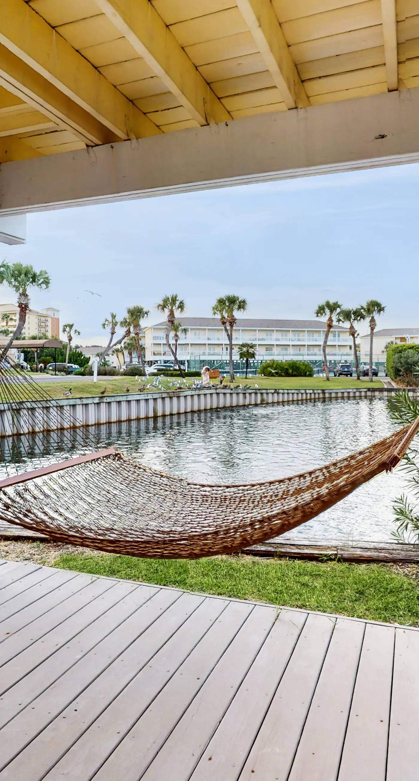 Waterfront villa with multi level home, shared pool & easy beach access