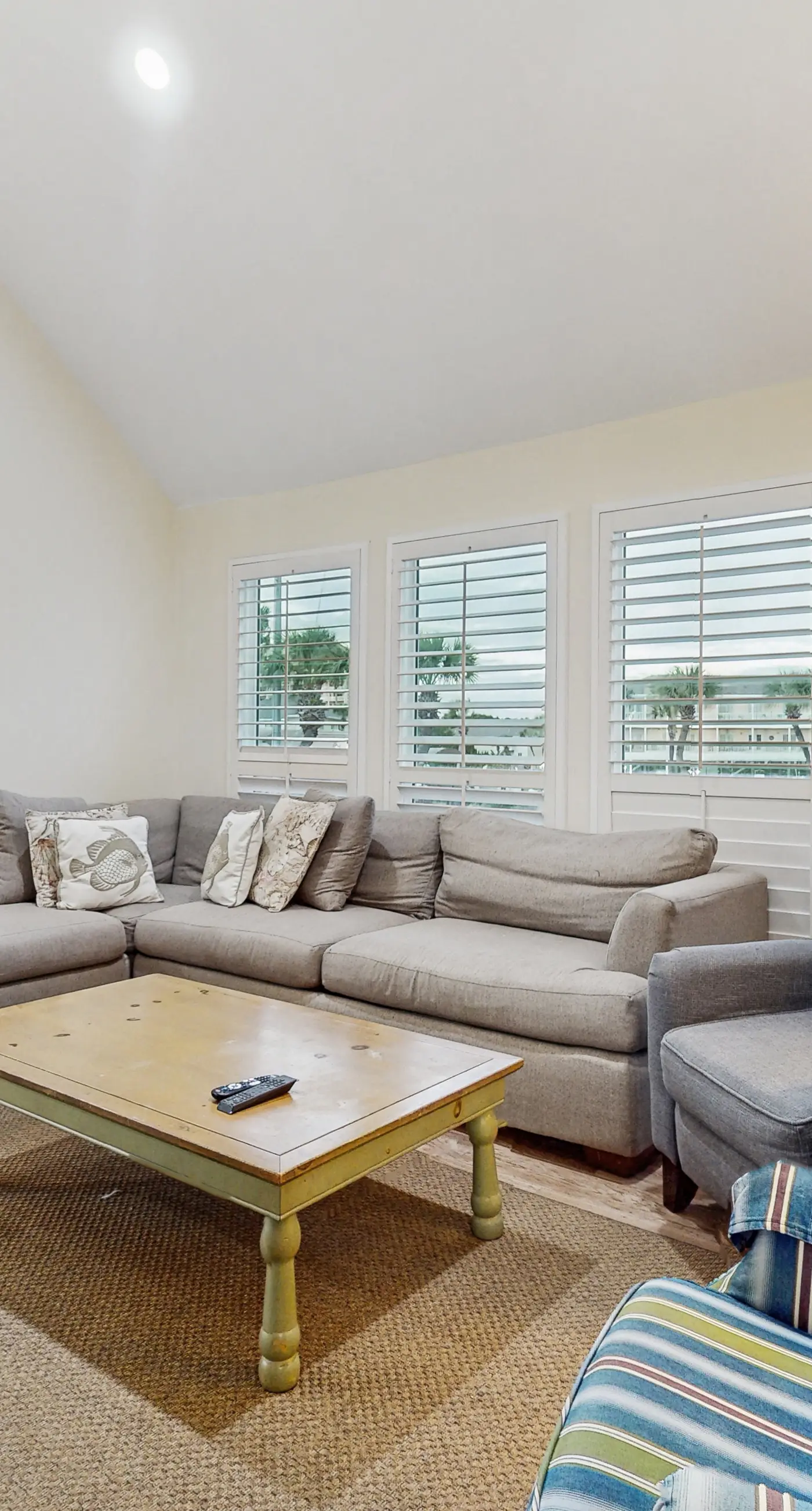 Waterfront villa with multi level home, shared pool & easy beach access
