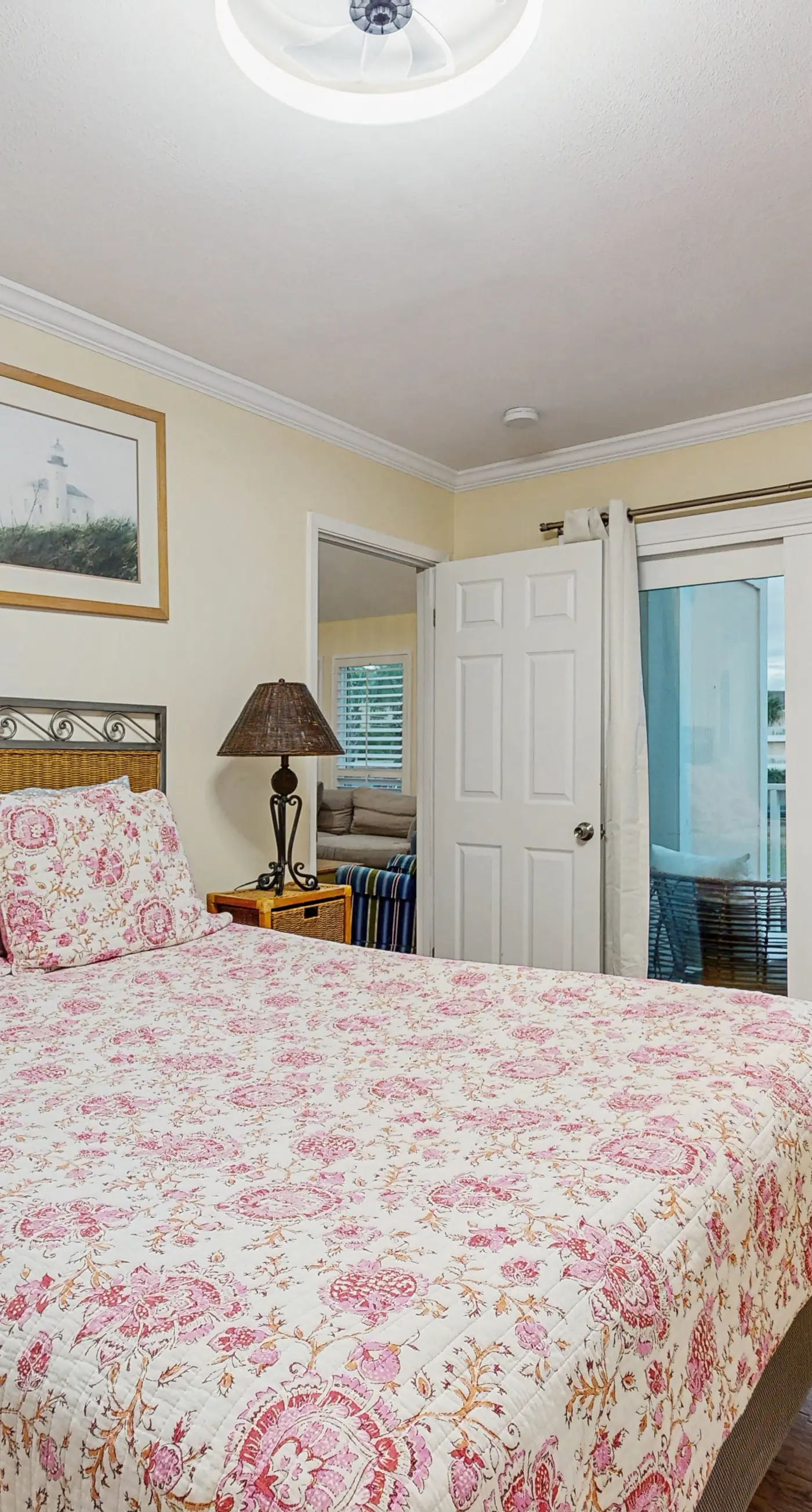 Waterfront villa with multi level home, shared pool & easy beach access