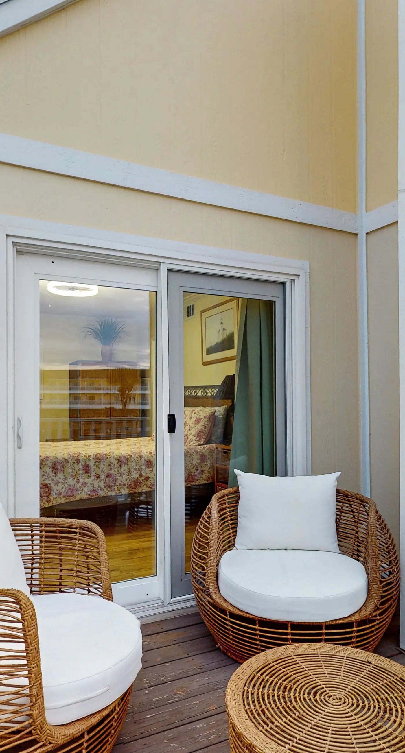 Waterfront villa with multi level home, shared pool & easy beach access