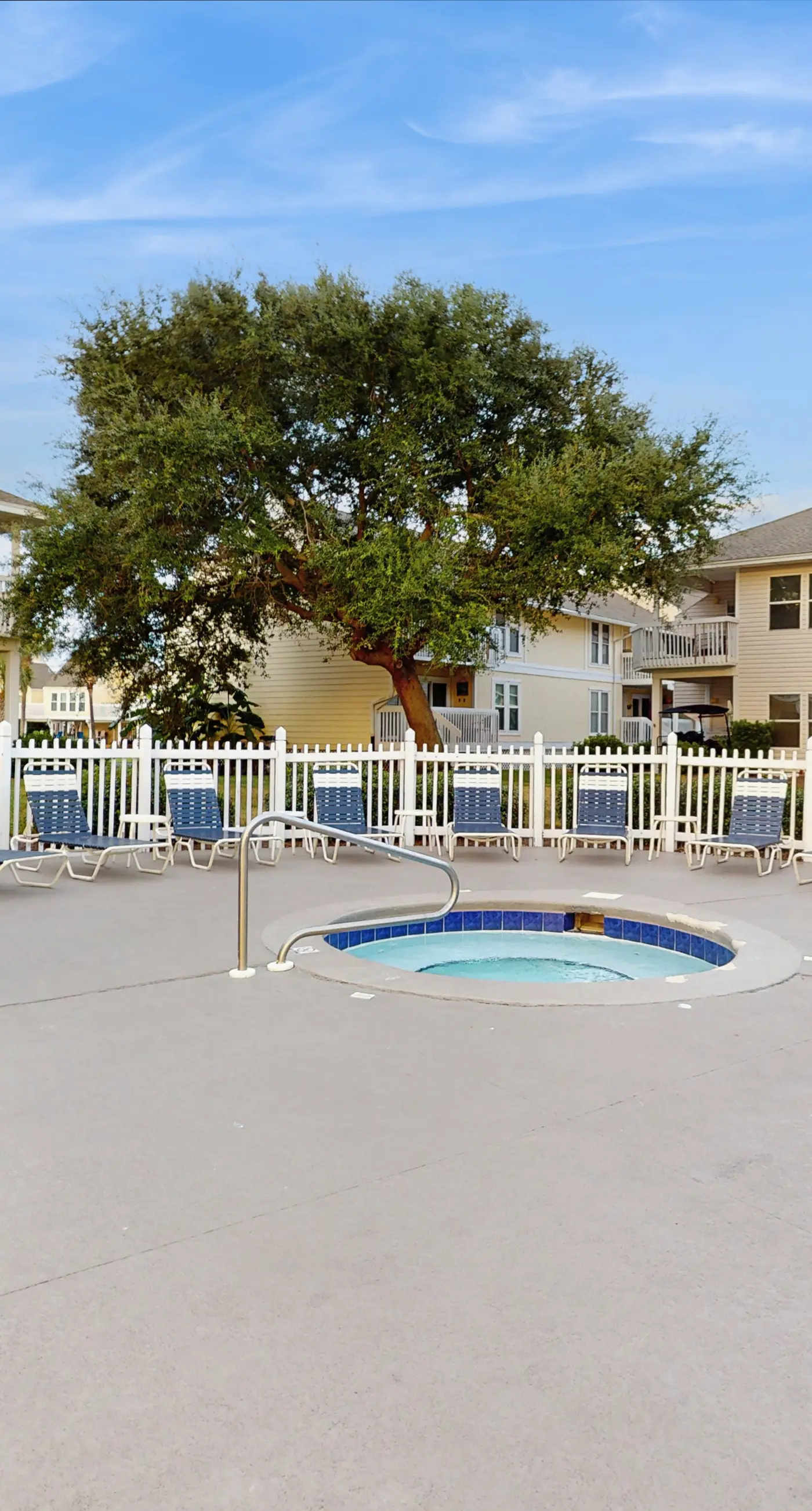 Waterfront villa with multi level home, shared pool & easy beach access