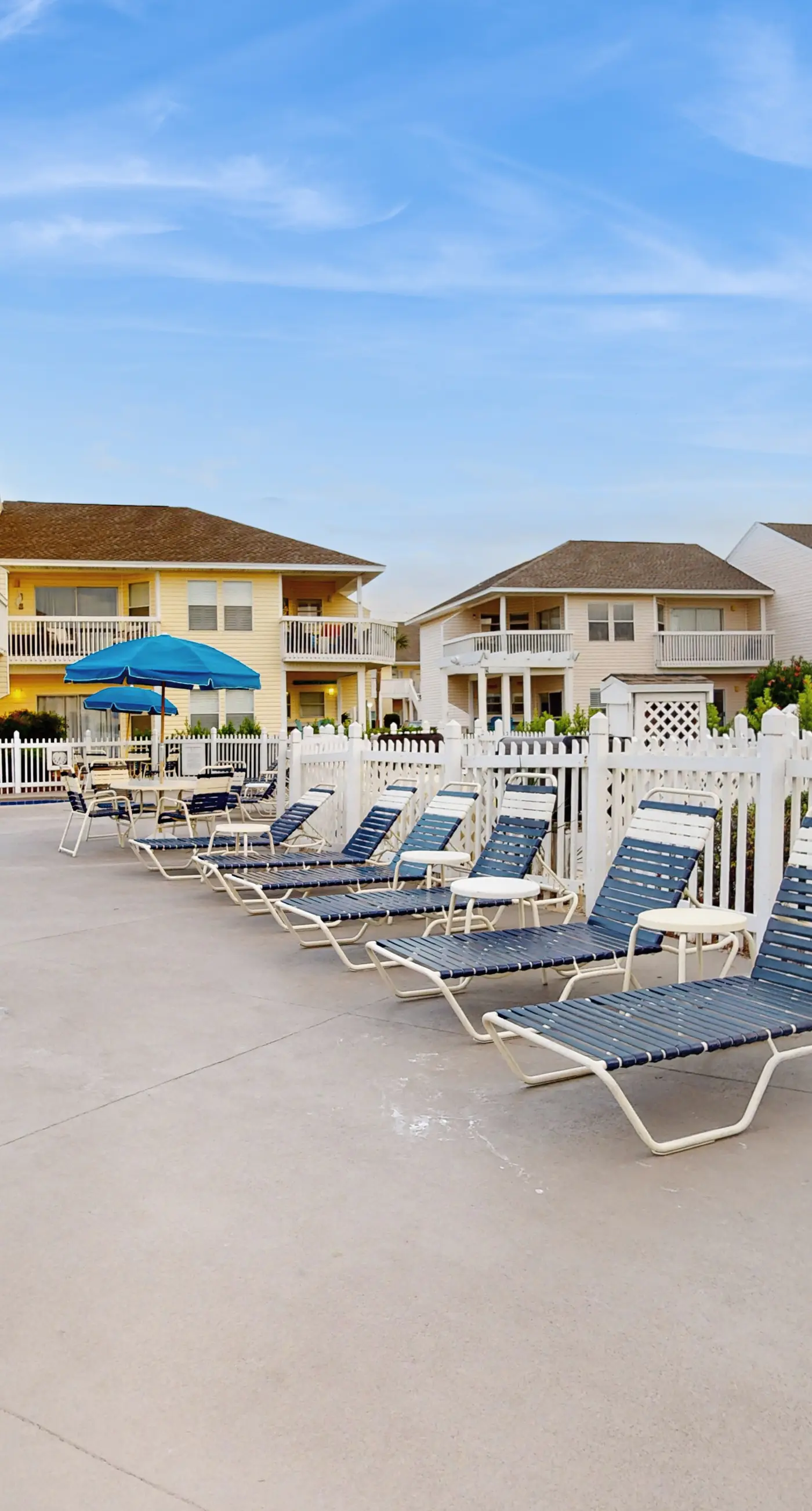 Waterfront villa with multi level home, shared pool & easy beach access