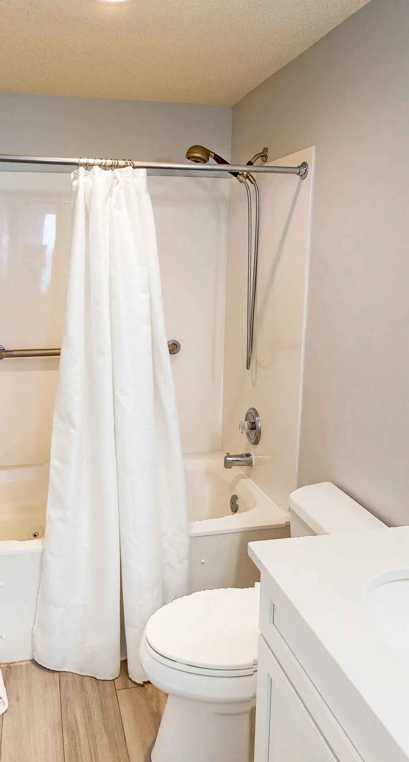 Gorgeous coastal home with plenty of space and easy beach access