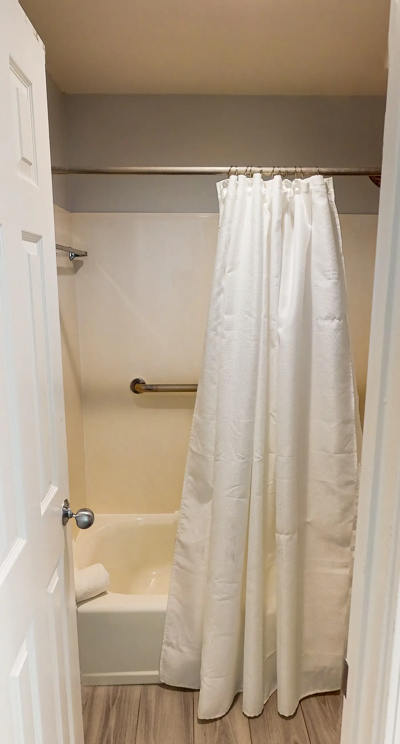 Gorgeous coastal home with plenty of space and easy beach access