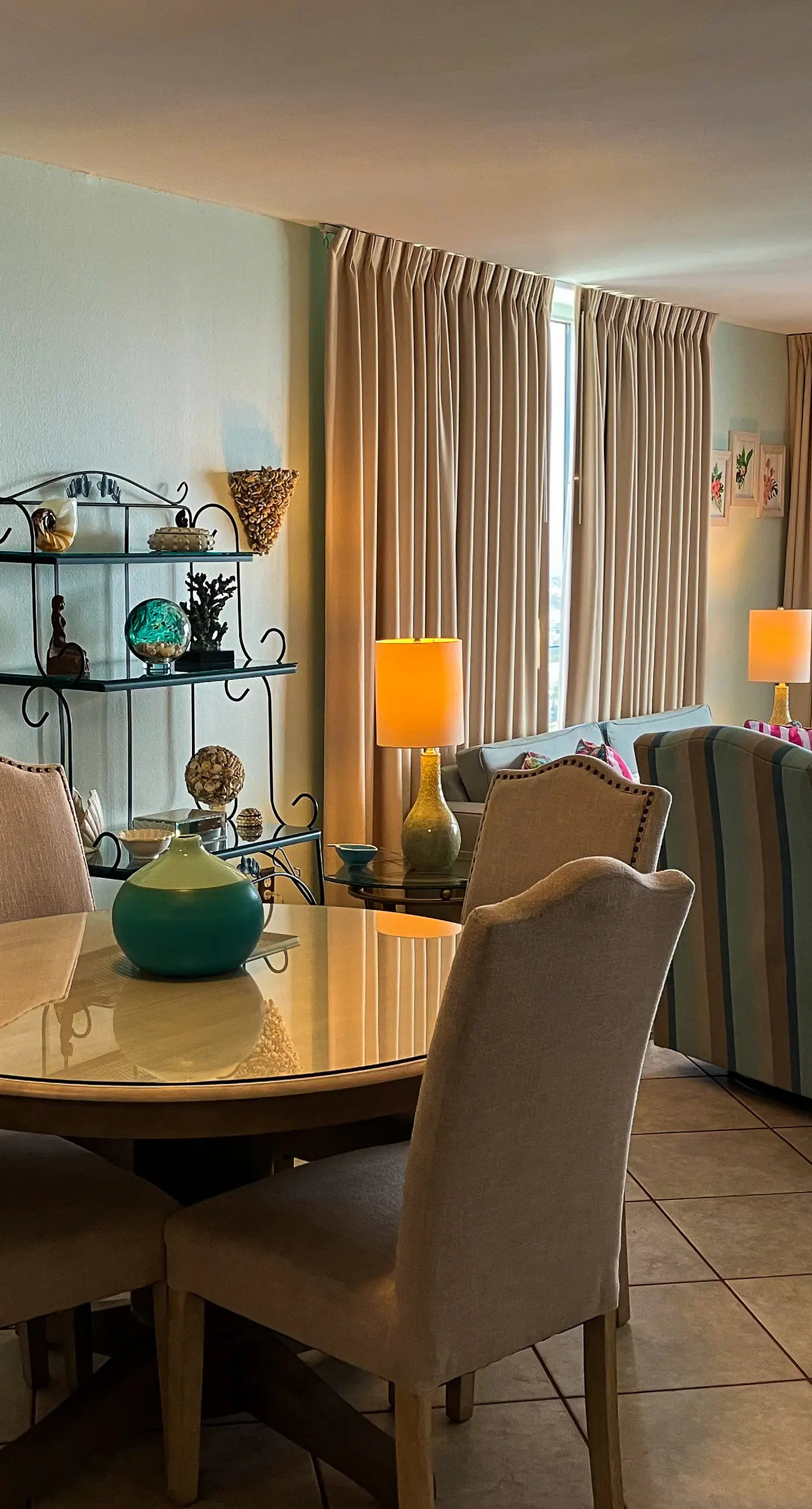 Coastal condo with Gulf views, washer and dryer, Wifi, Community pool