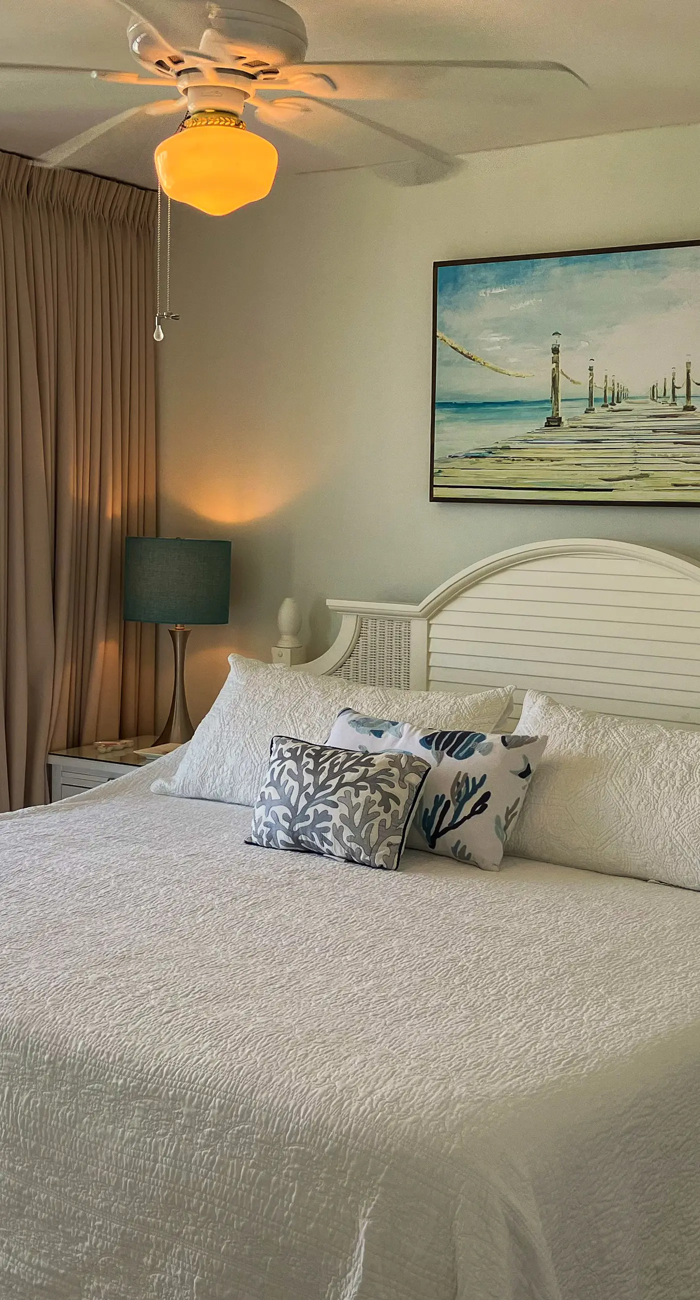 Coastal condo with Gulf views, washer and dryer, Wifi, Community pool