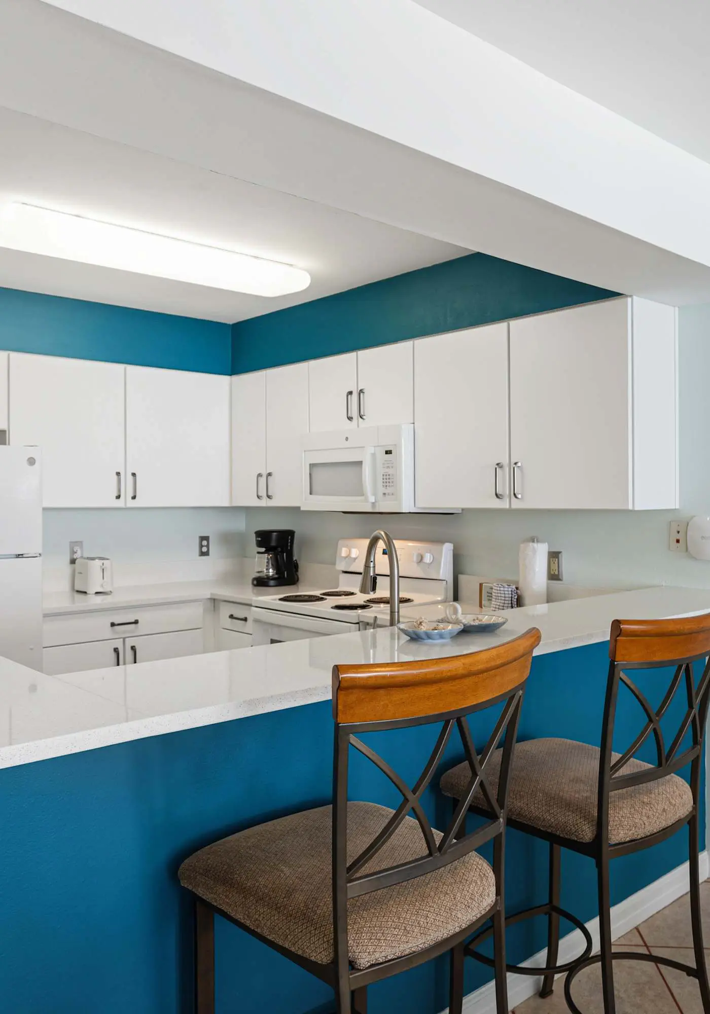 Coastal condo with Gulf views, washer and dryer, Wifi, Community pool
