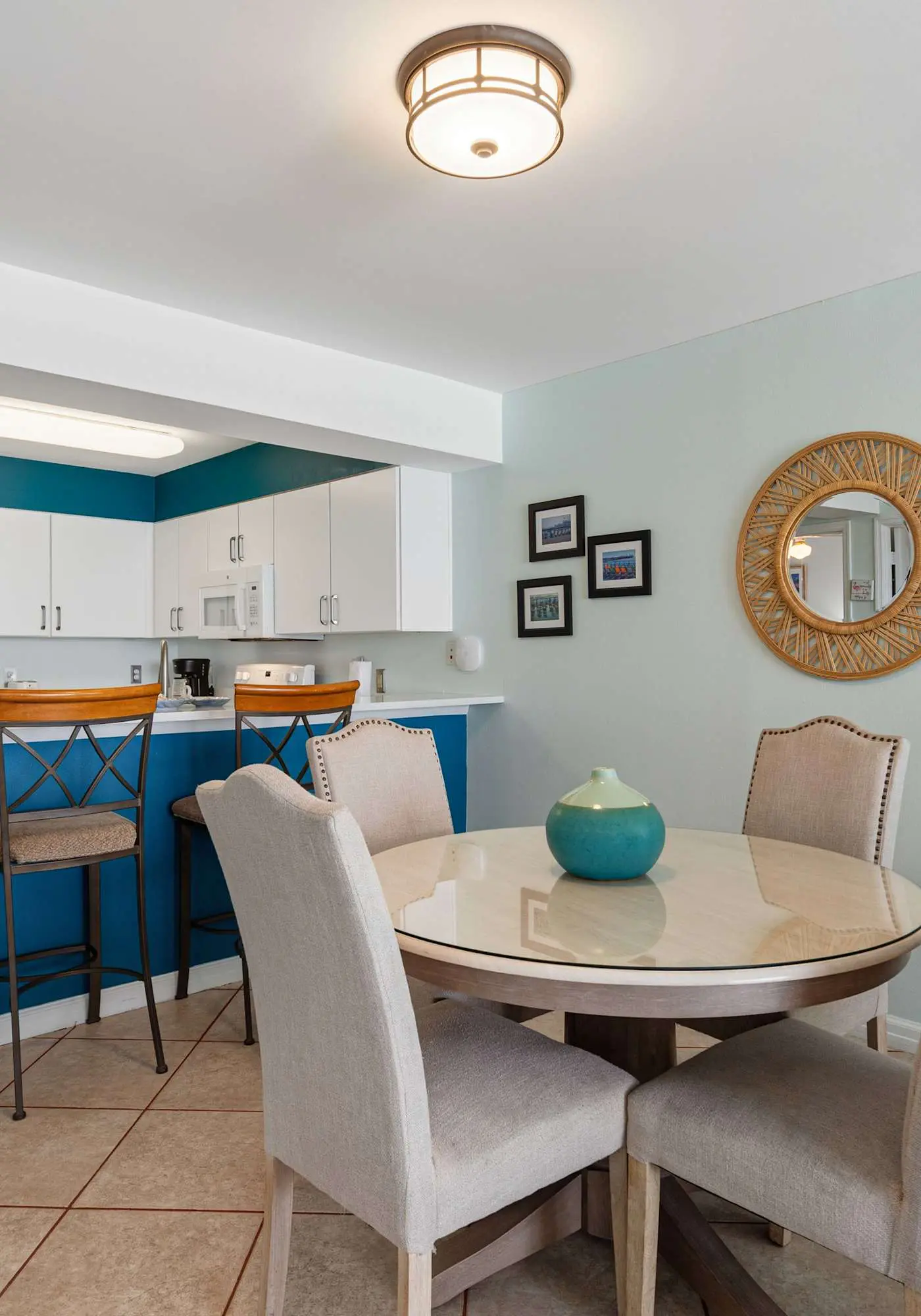 Coastal condo with Gulf views, washer and dryer, Wifi, Community pool