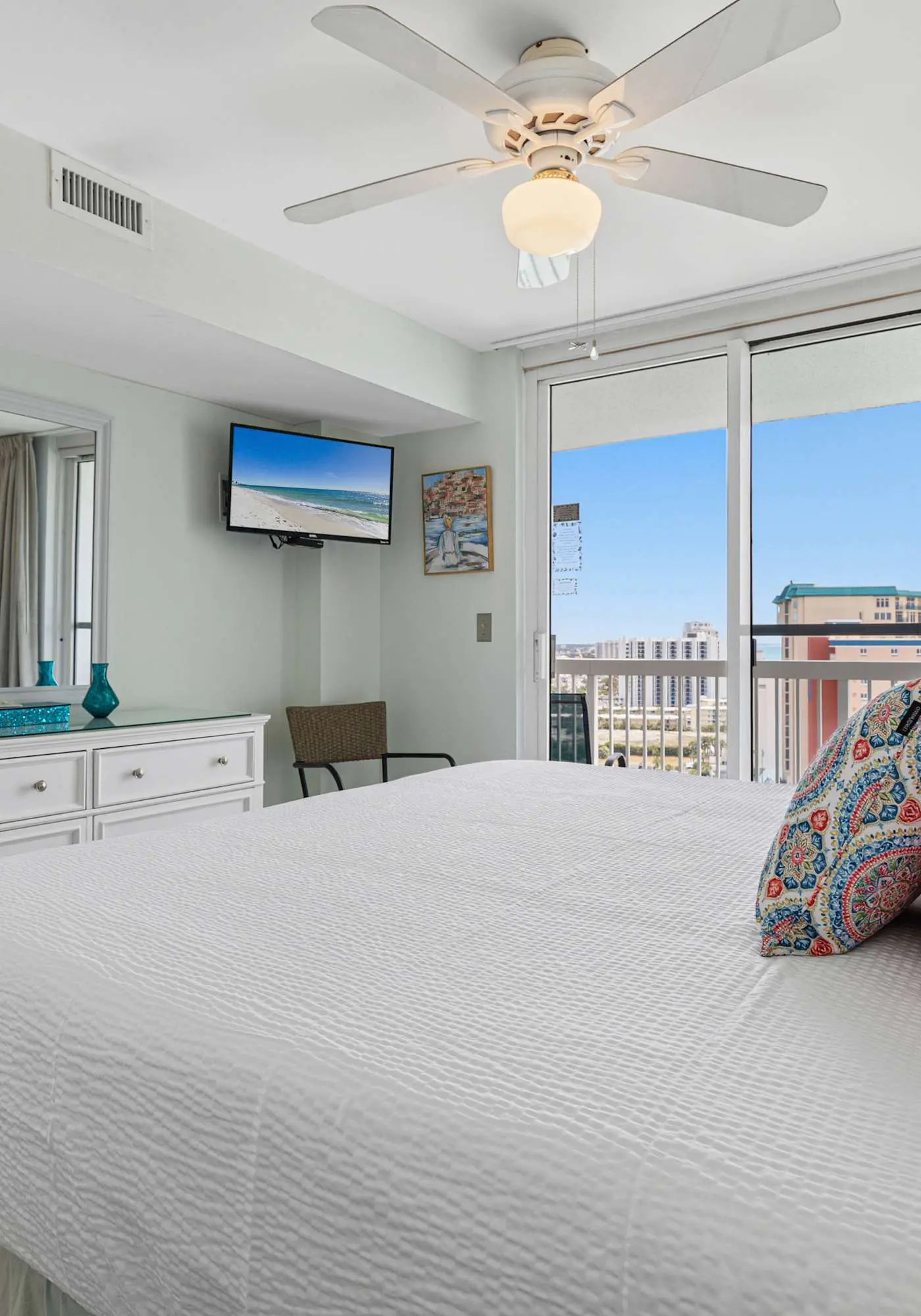 Coastal condo with Gulf views, washer and dryer, Wifi, Community pool
