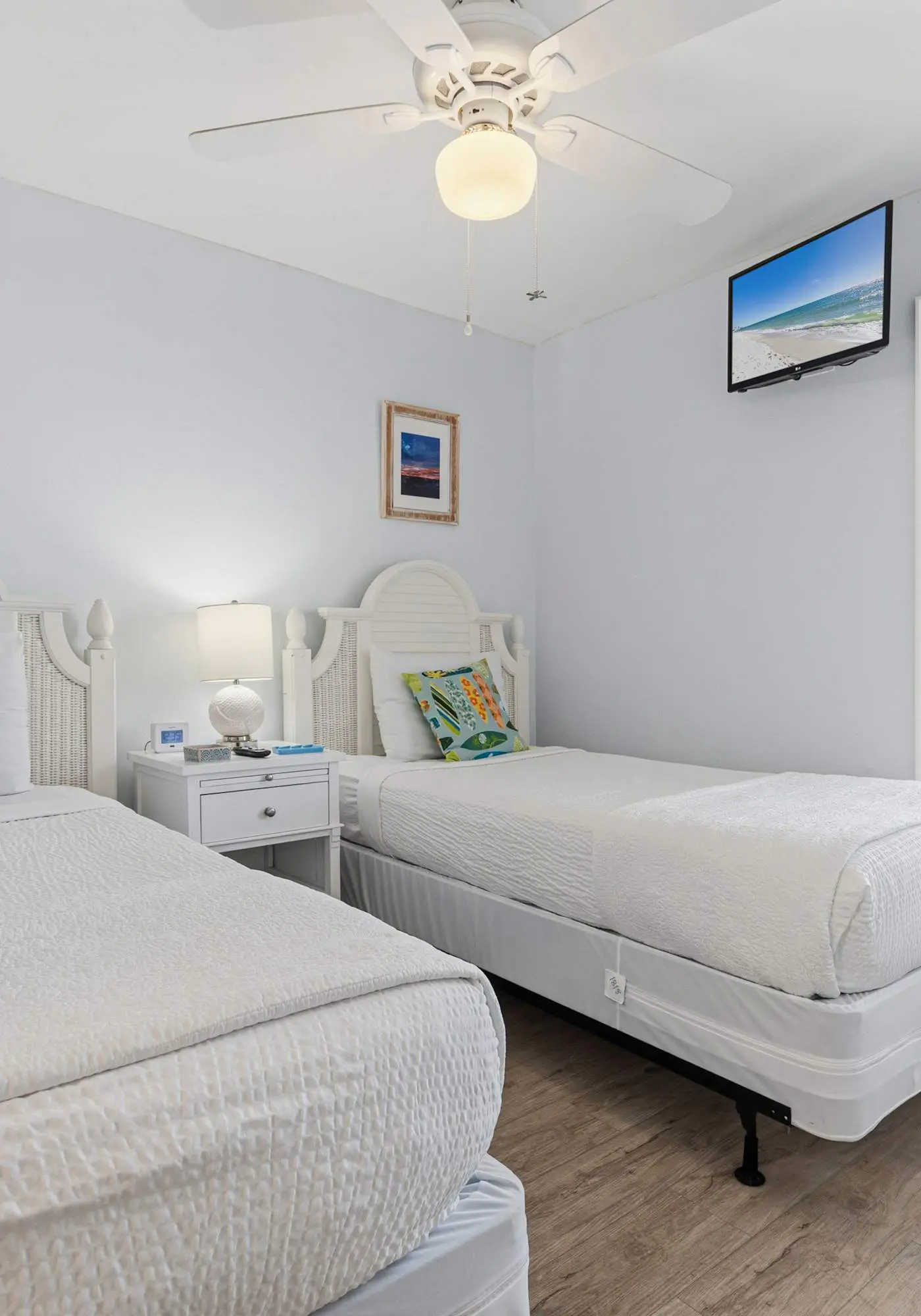 Coastal condo with Gulf views, washer and dryer, Wifi, Community pool