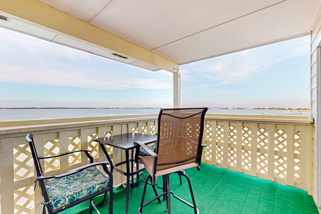 Bayview Condo with Shared Pool, Beach Nearby - Snowbirds Welcome