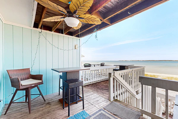 Lovely Condo with Bay Views, Free WiFi, Pool - Walk to Beach, Snowbirds Welcome