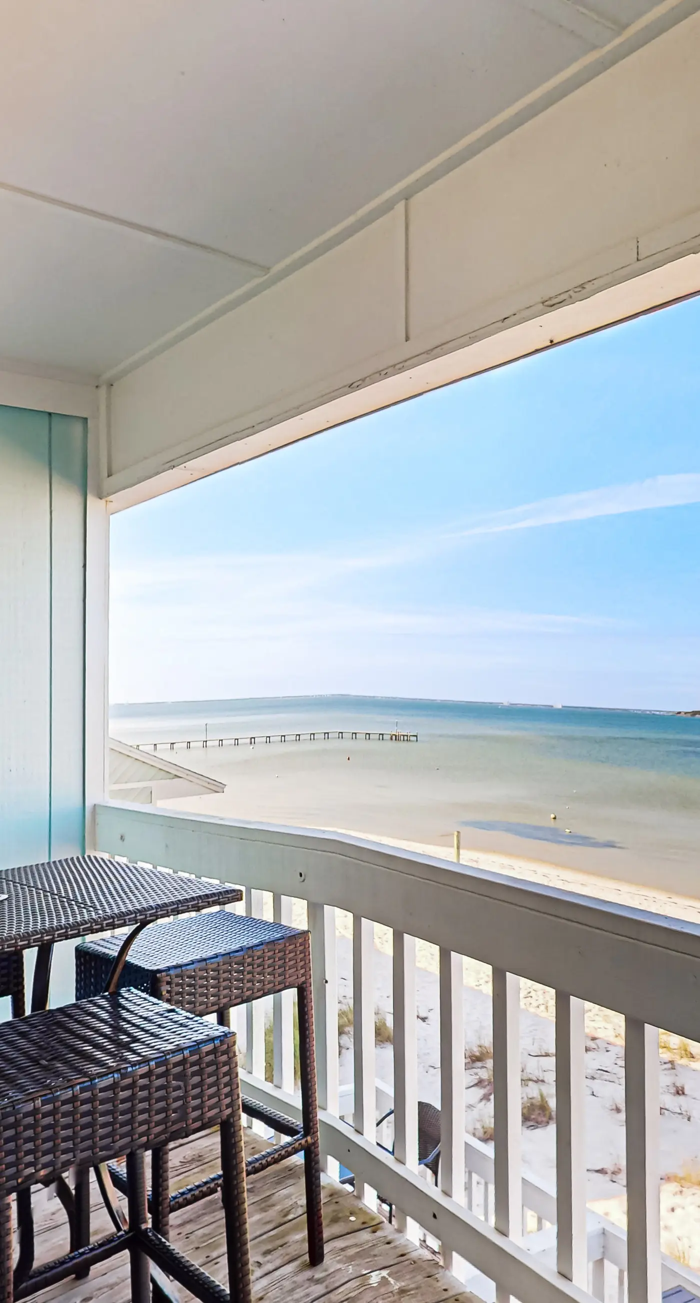 Lovely Condo with Bay Views, Free WiFi, Pool - Walk to Beach, Snowbirds Welcome