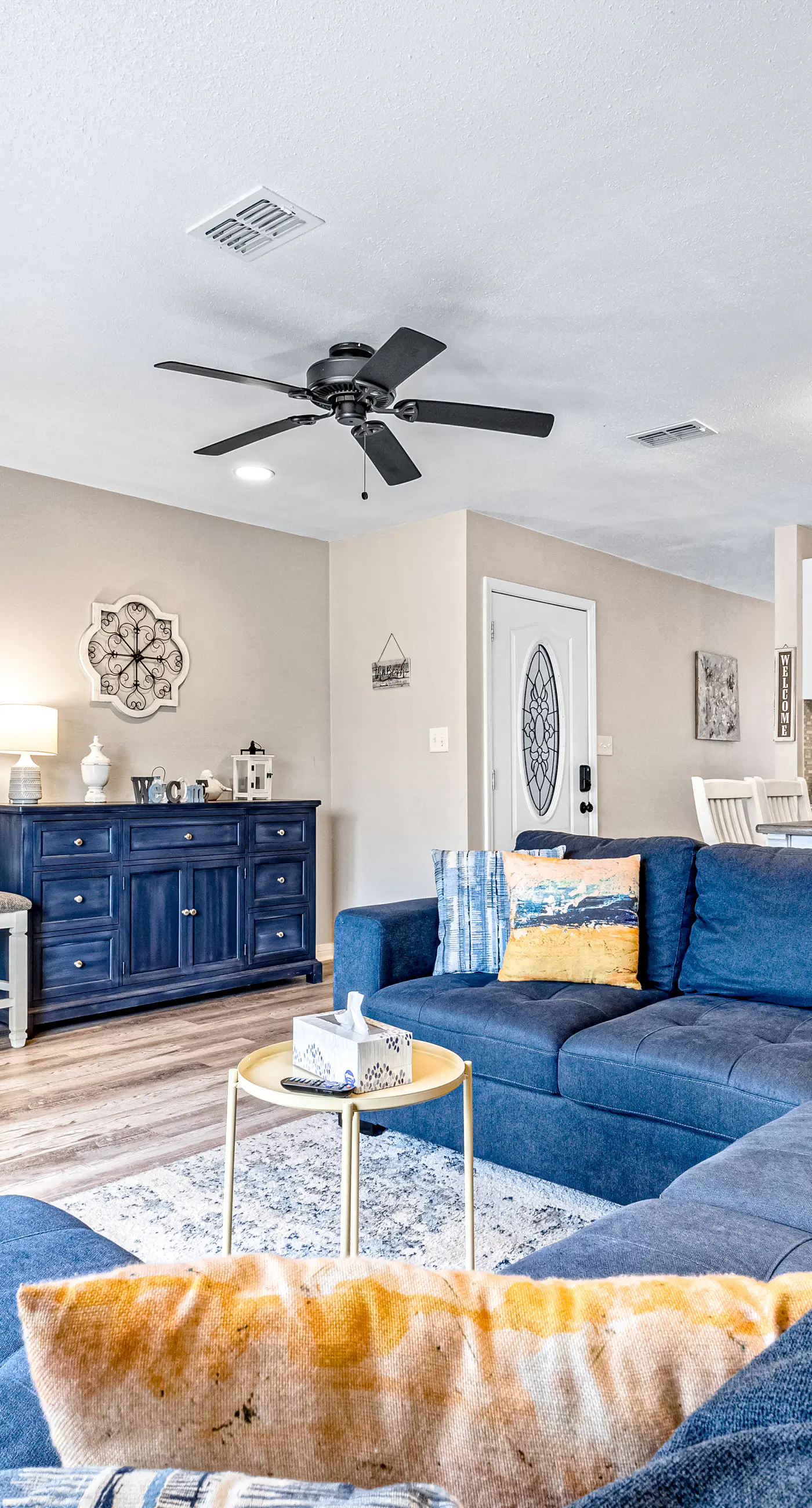 Dog-friendly townhome with private deck, charming interior, washer&dryer & AC