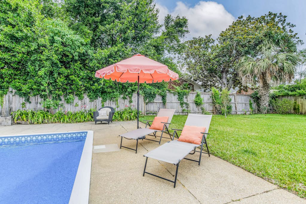 Dog-friendly home with pool, patio, full kitchen, & W/D - in a great location