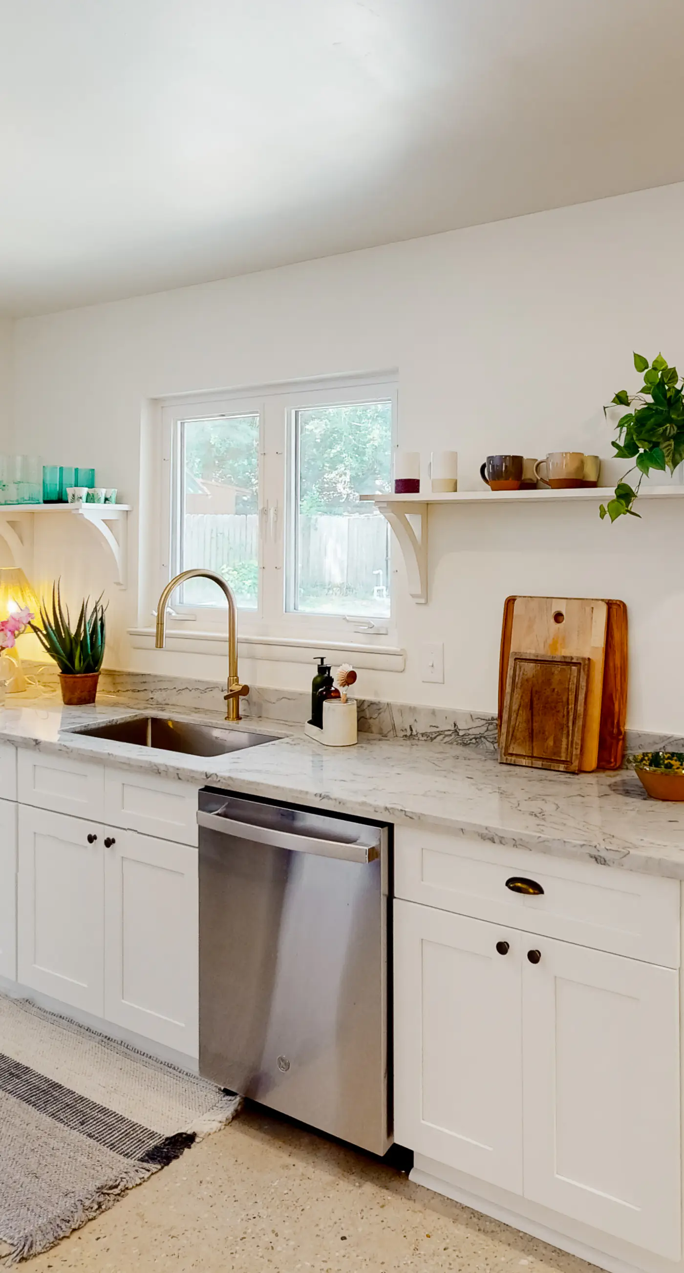 Dog-friendly home with pool, patio, full kitchen, & W/D - in a great location