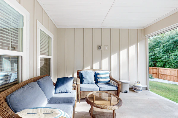 Gorgeous coastal home w/ plenty of space, close to everything - dog friendly