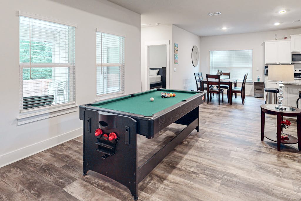 Gorgeous coastal home w/ plenty of space, close to everything - dog friendly