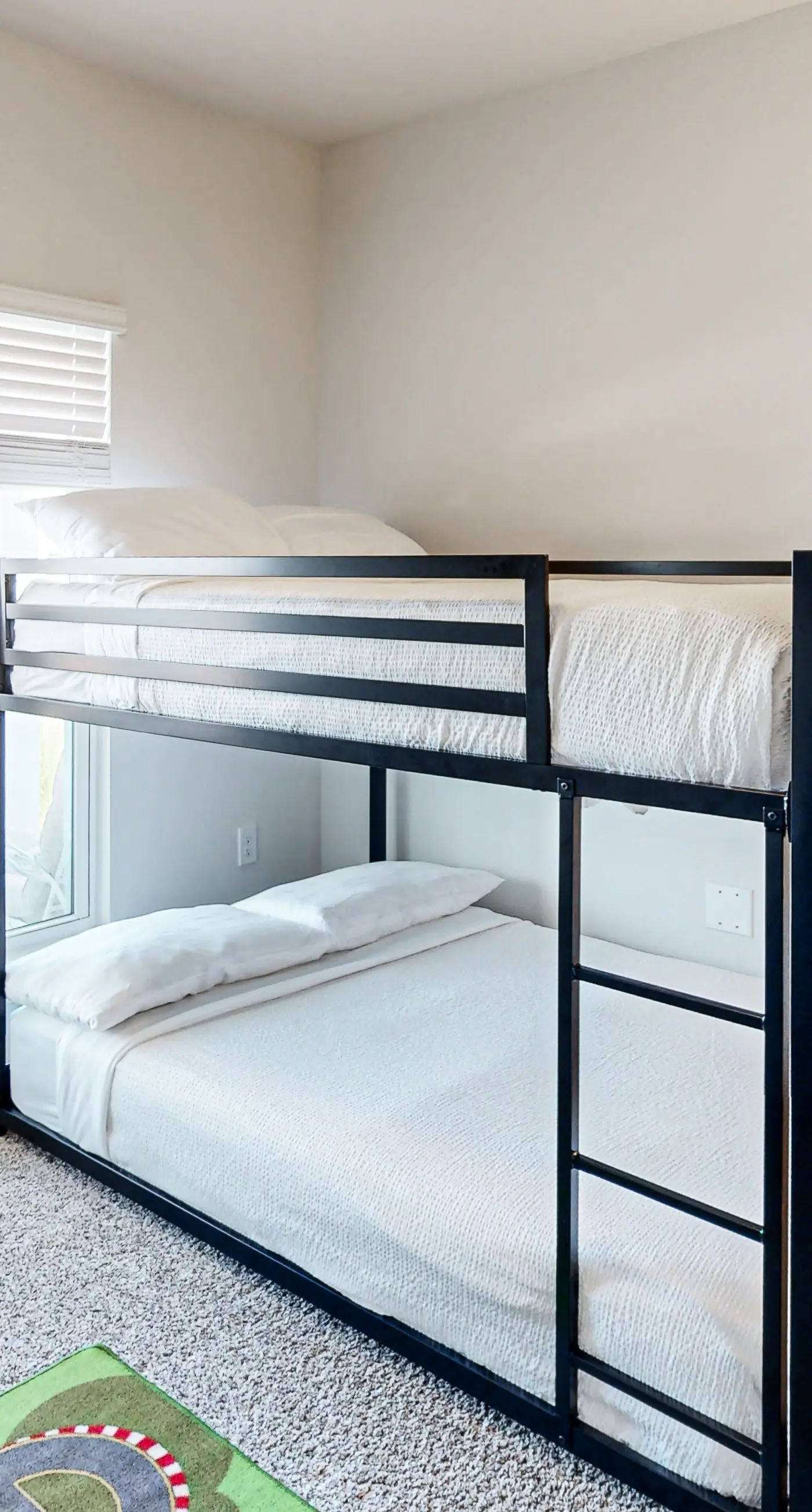 Gorgeous coastal home w/ plenty of space, close to everything - dog friendly