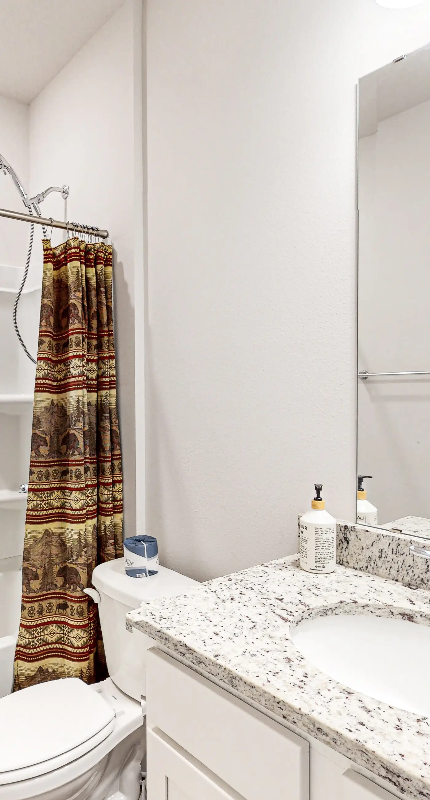 Gorgeous coastal home w/ plenty of space, close to everything - dog friendly