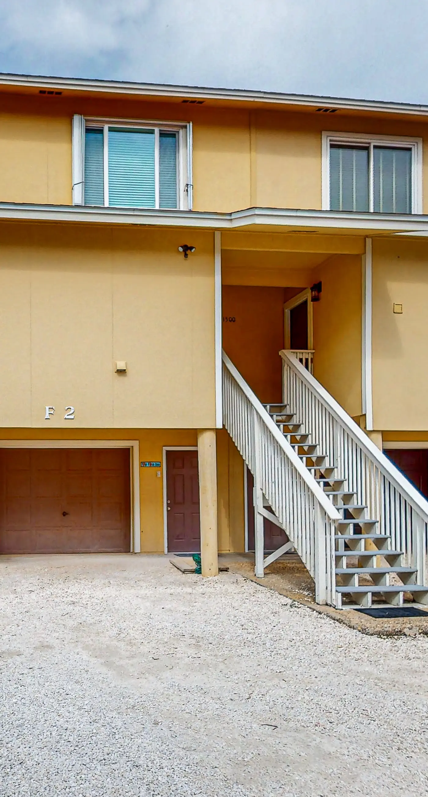 Remodeled beachside townhome w/ Gulf views and pools - snowbirds welcome