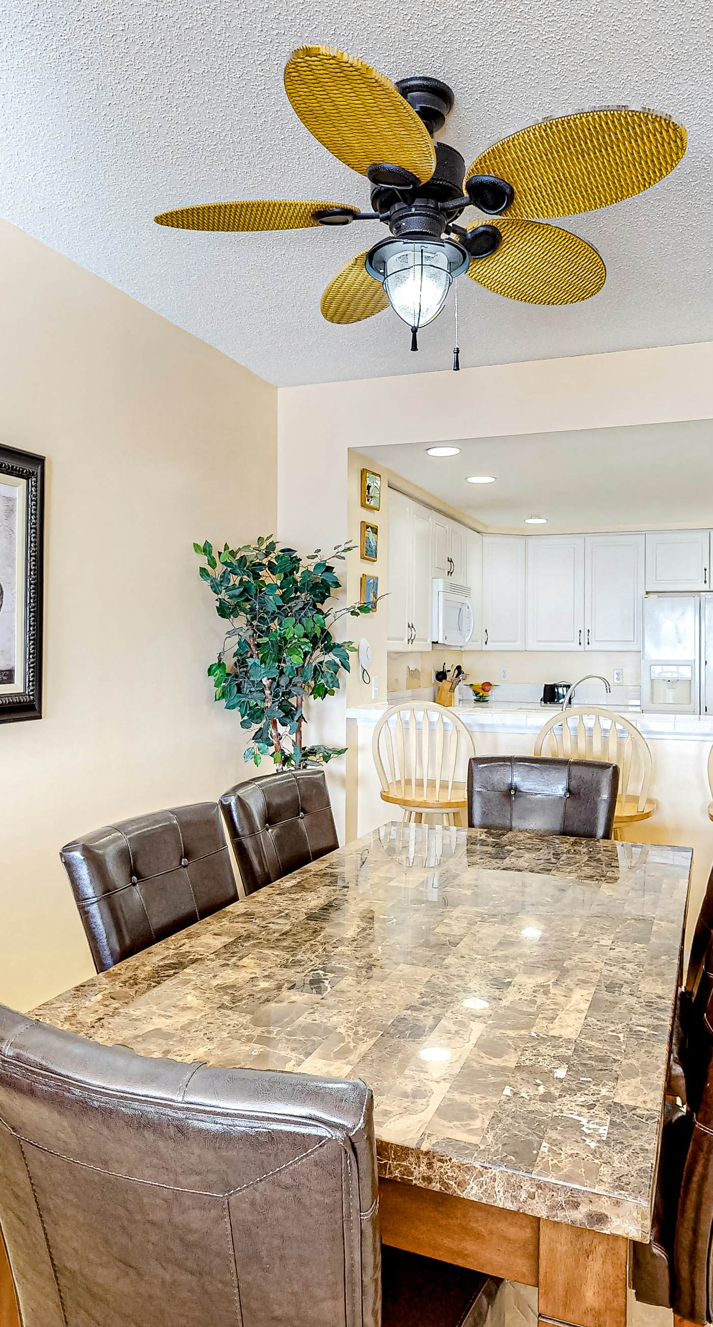 Incredible Gulf Front Condo Onsite Pools, Fitness Center, Dry Sauna