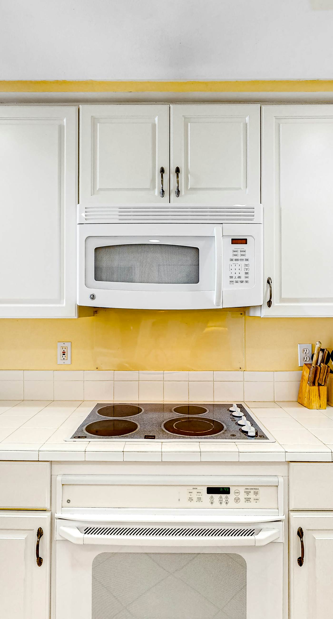 Incredible Gulf Front Condo Onsite Pools, Fitness Center, Dry Sauna