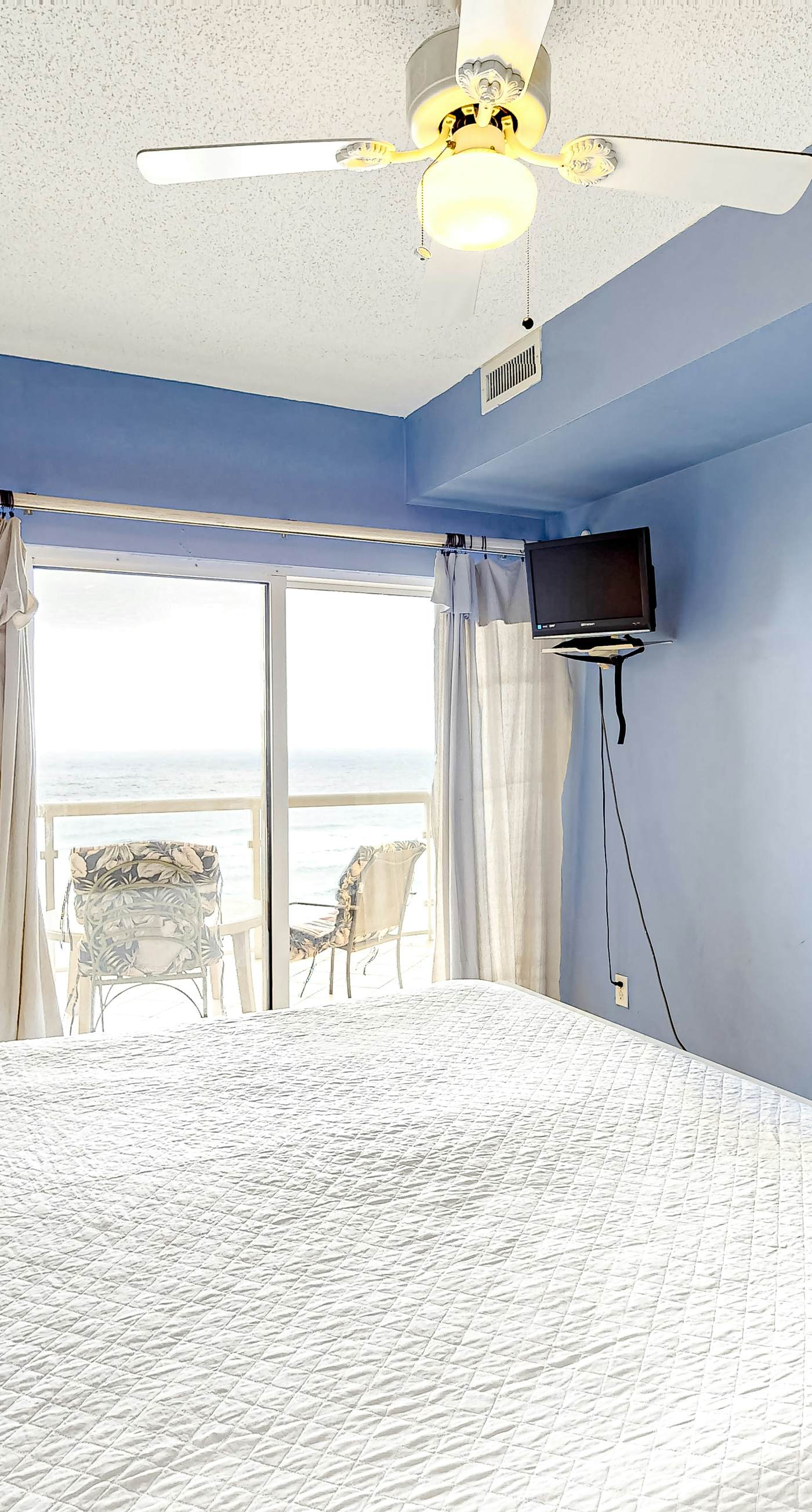 Incredible Gulf Front Condo Onsite Pools, Fitness Center, Dry Sauna