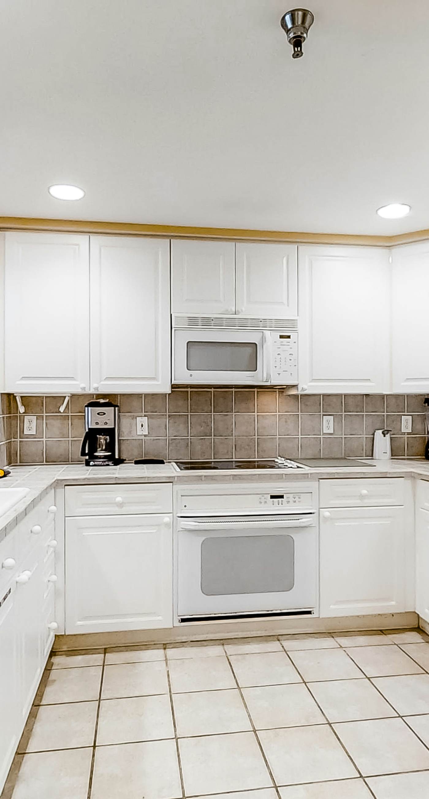 Condo with Partial Gulf View Onsite Pools, Fitness Center, Dry Sauna