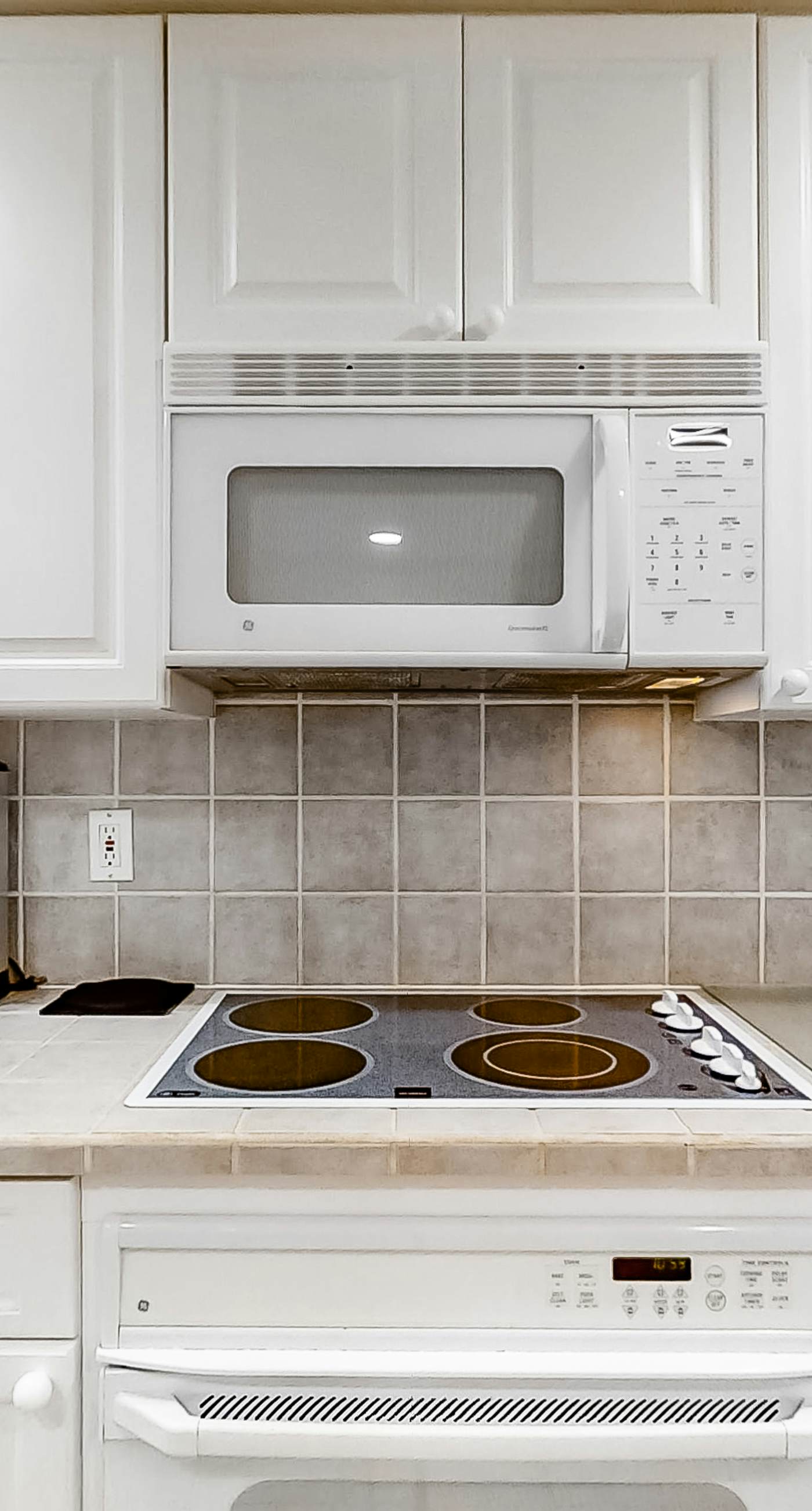 Condo with Partial Gulf View Onsite Pools, Fitness Center, Dry Sauna