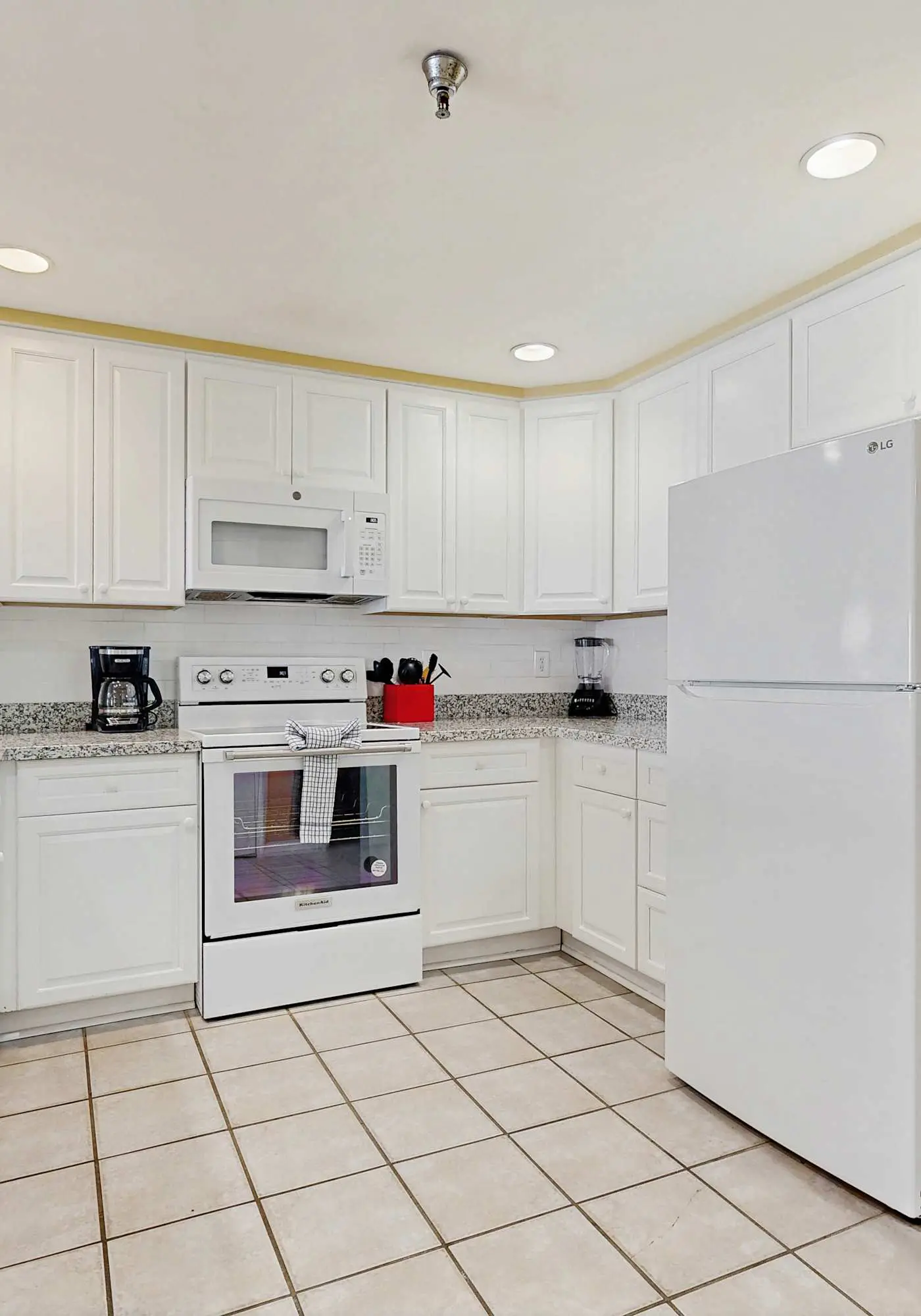 Condo with Partial Gulf View Onsite Pools, Fitness Center, Dry Sauna