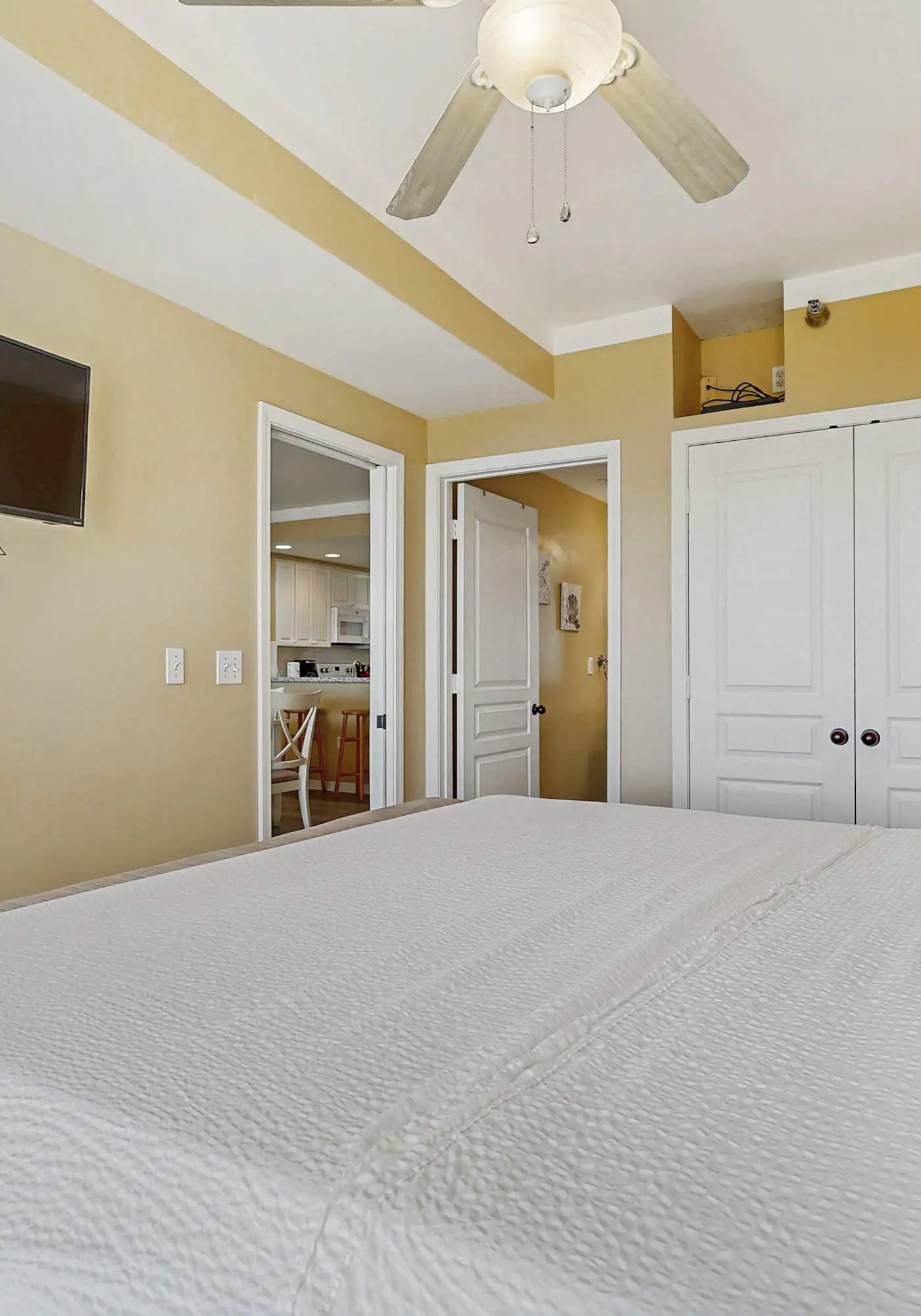 Condo with Partial Gulf View Onsite Pools, Fitness Center, Dry Sauna