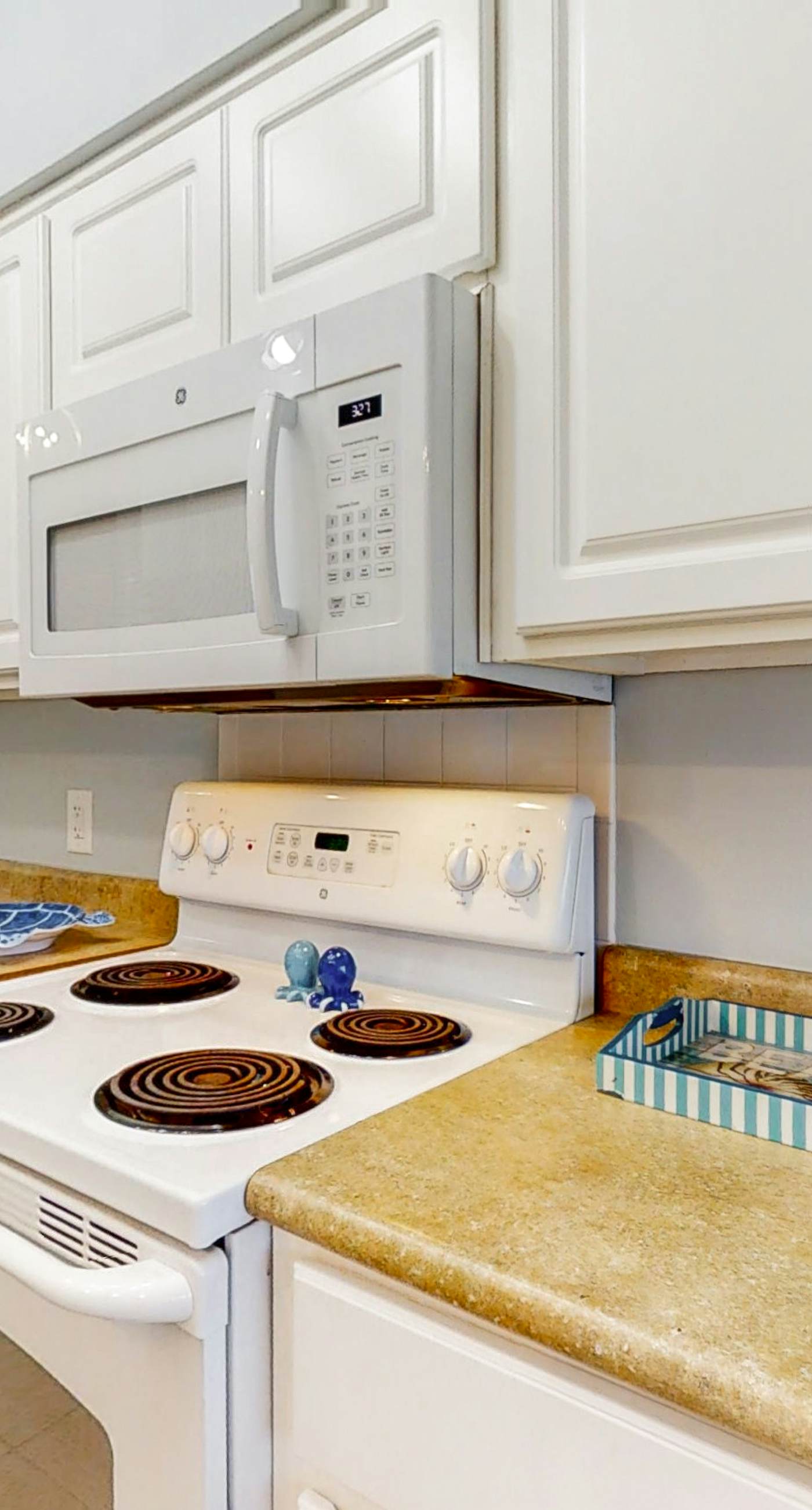 Sound side condo with pool, central AC, & washer/dryer - snowbirds welcome