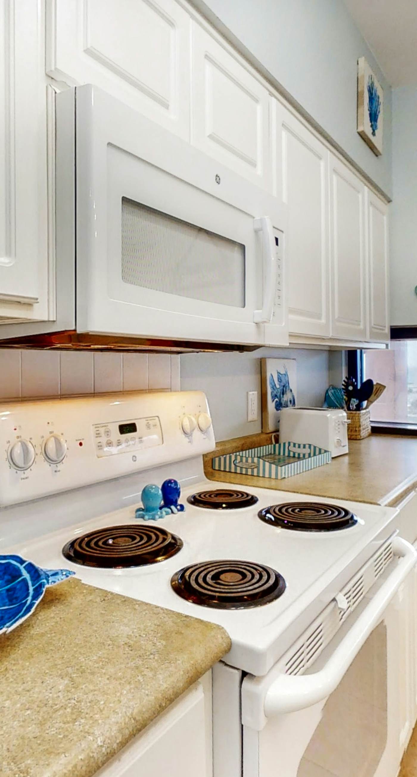 Sound side condo with pool, central AC, & washer/dryer - snowbirds welcome