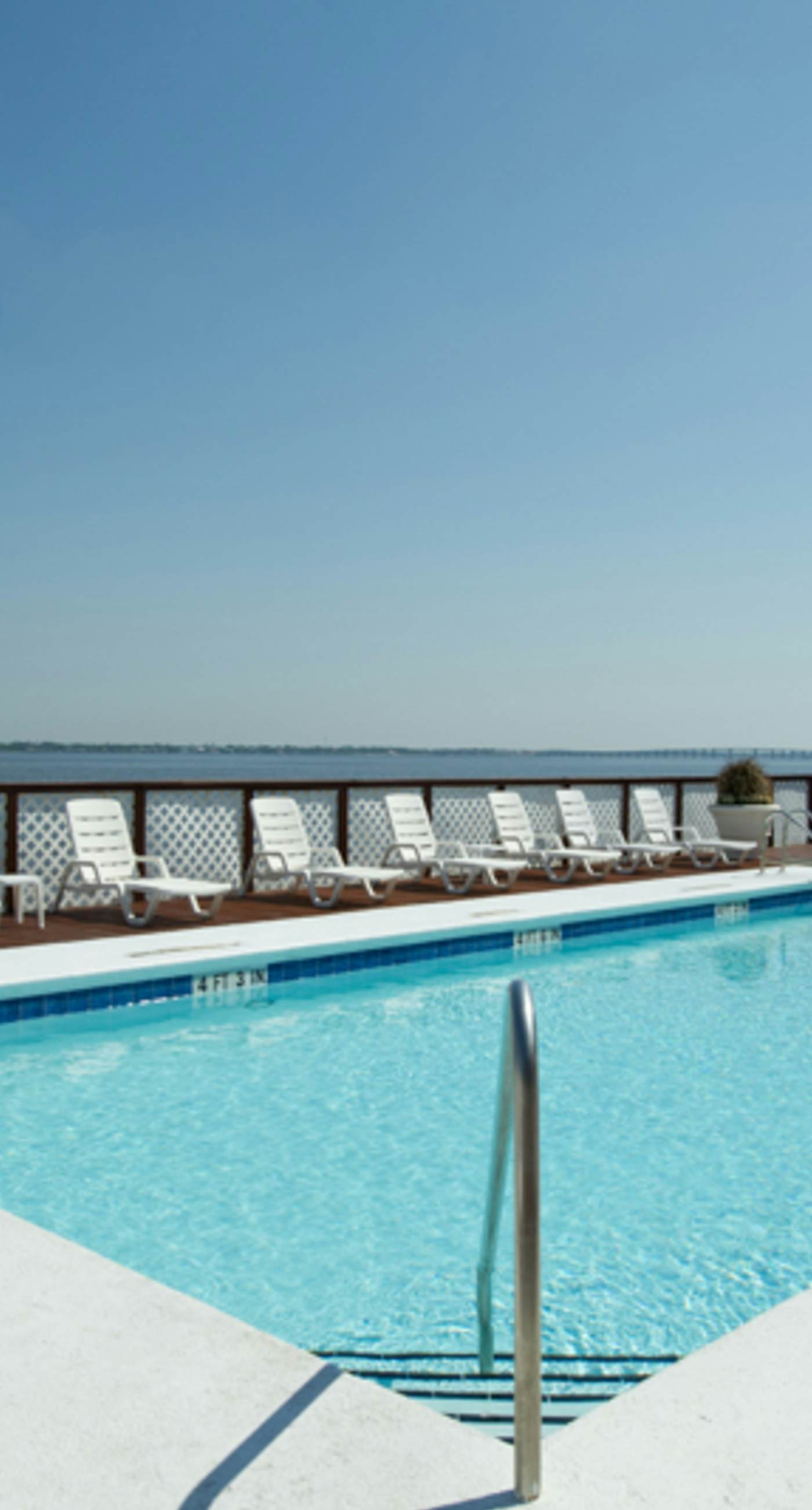 Sound side condo with pool, central AC, & washer/dryer - snowbirds welcome