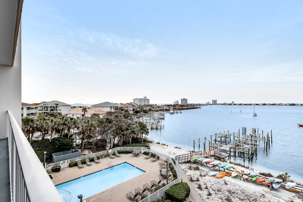 4th Floor Bayfront Condo With Private W/D & Shared Outdoor Pool