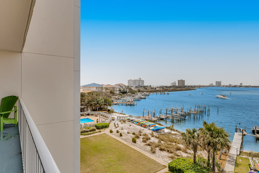 4th Floor Condo, On-Site Pool, Amazing View, Beach-Front