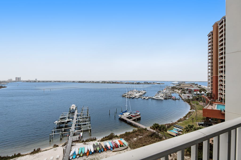 7th-Floor Waterfront Spacious Condo with Private W/D and Shared