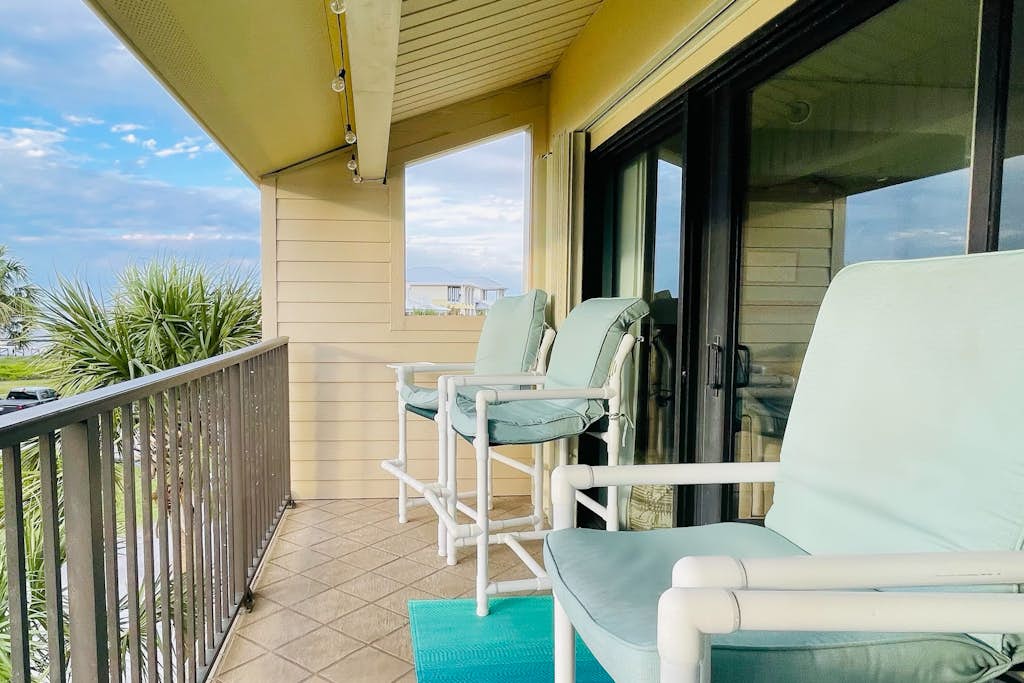 Waterfront, Boat-friendly Townhome with Shared Olympic-size Pool