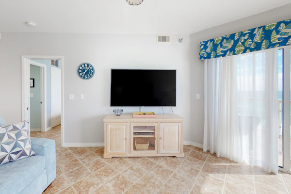 11th floor oceanfront condo with pool, hot tub, ocean view, W/D, and central AC