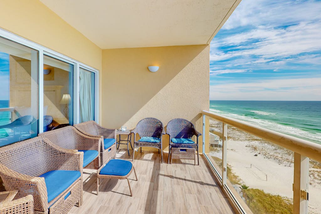 11th floor oceanfront condo with pool, hot tub, ocean view, W/D, and central AC