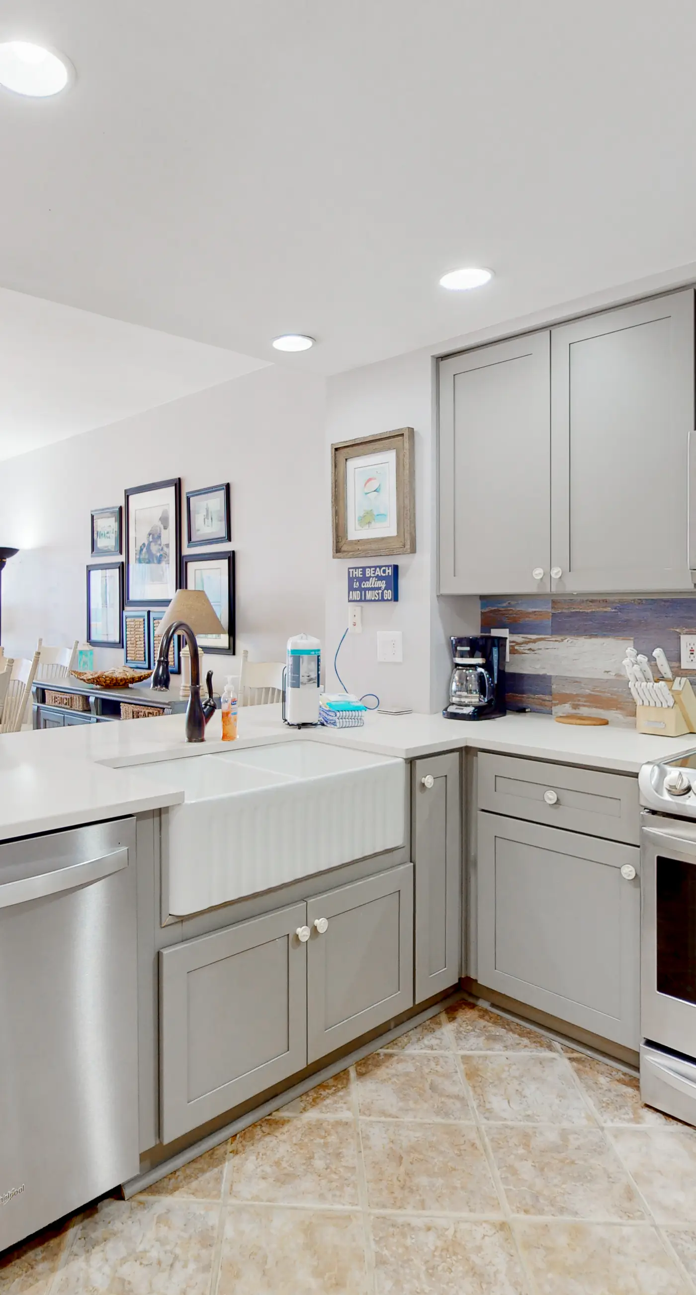 11th floor oceanfront condo with pool, hot tub, ocean view, W/D, and central AC