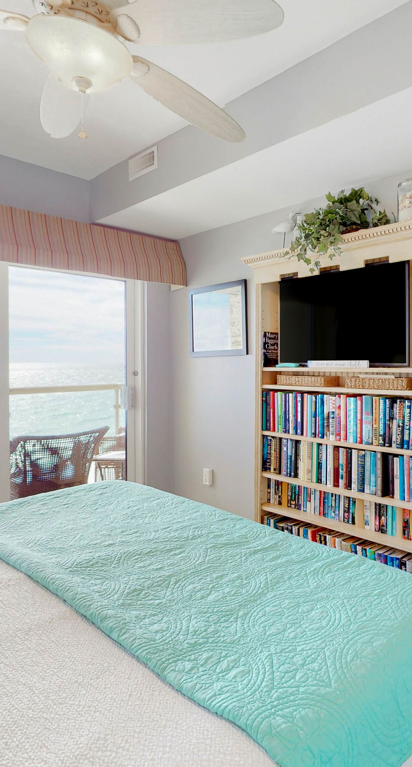 11th floor oceanfront condo with pool, hot tub, ocean view, W/D, and central AC