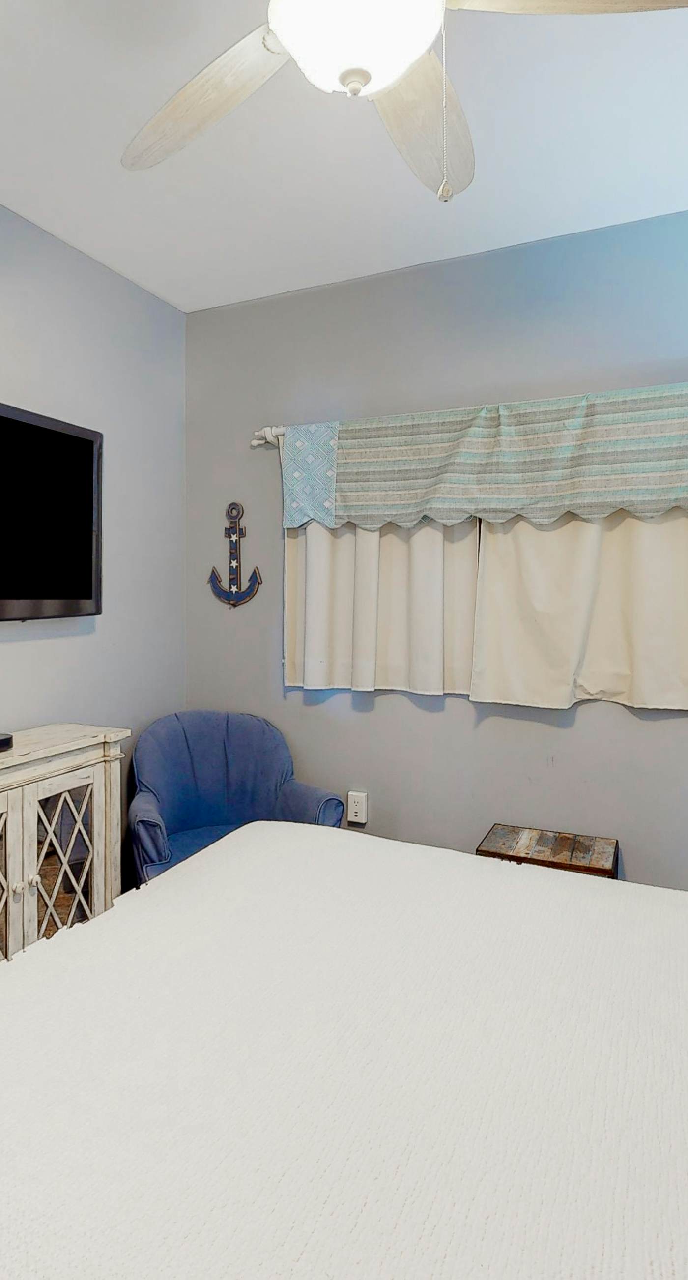 11th floor oceanfront condo with pool, hot tub, ocean view, W/D, and central AC