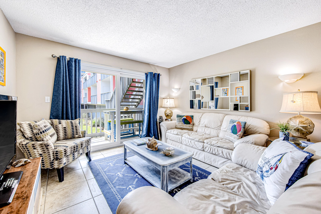 Convenient condo near beach with pool, balcony, & W/D - snowbird-friendly