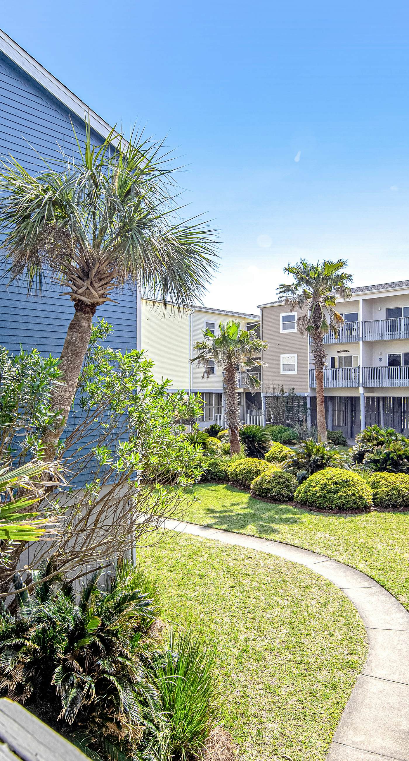 Convenient condo near beach with pool, balcony, & W/D - snowbird-friendly
