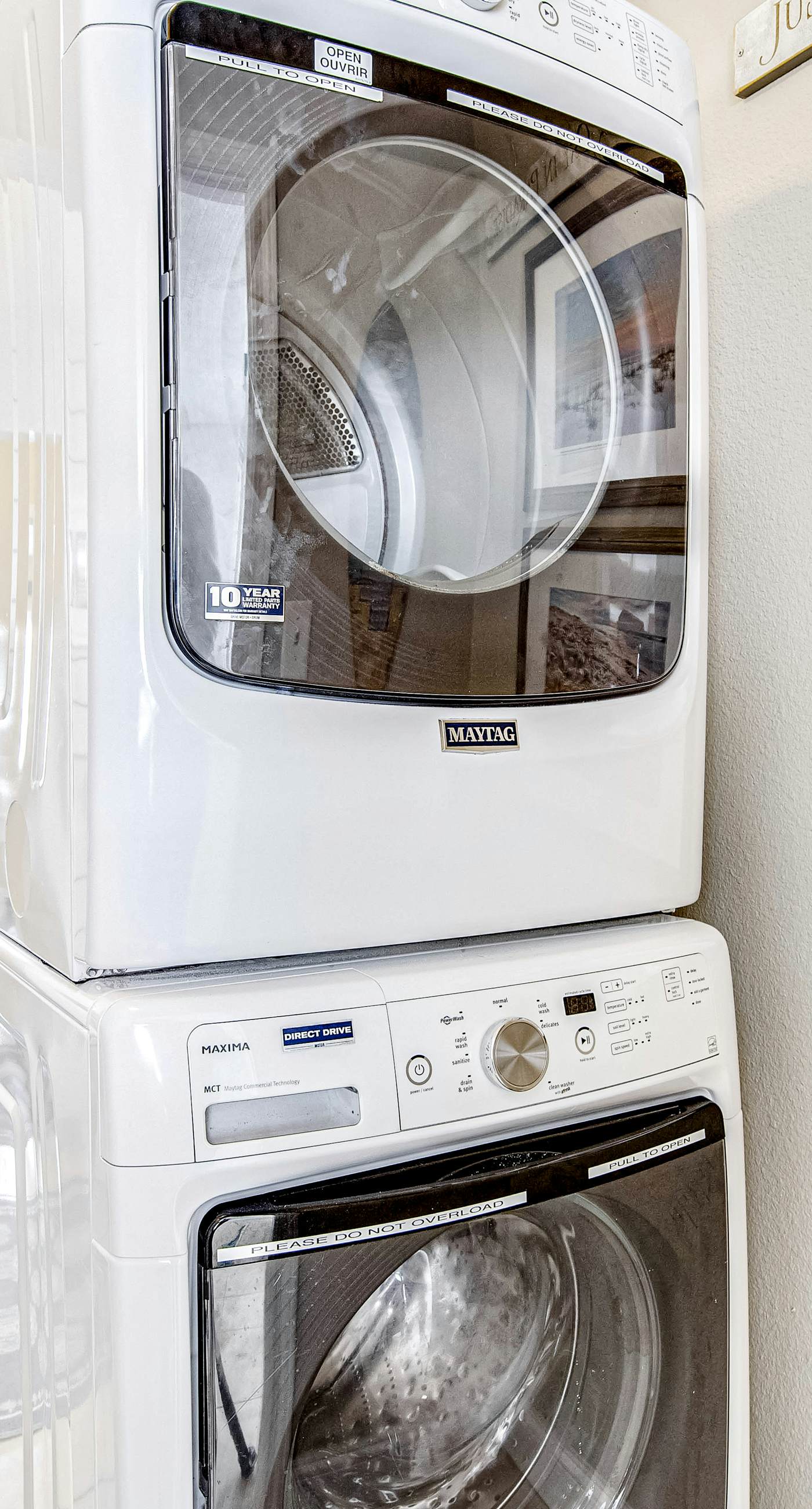 Convenient condo near beach with pool, balcony, & W/D - snowbird-friendly