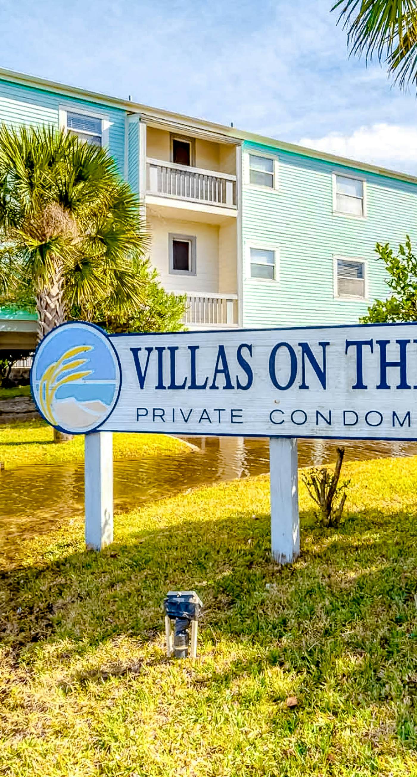 Convenient condo near beach with pool, balcony, & W/D - snowbird-friendly